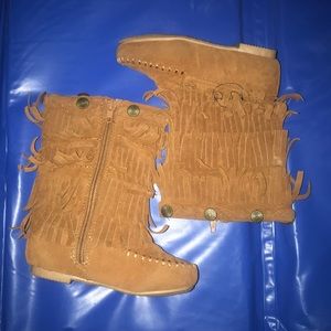Girl mocc boots